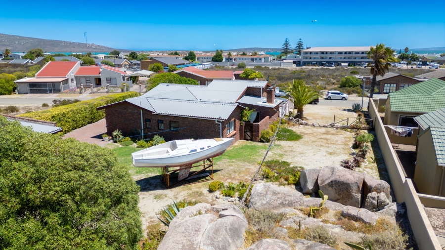 4 Bedroom Property for Sale in Middedorp Western Cape